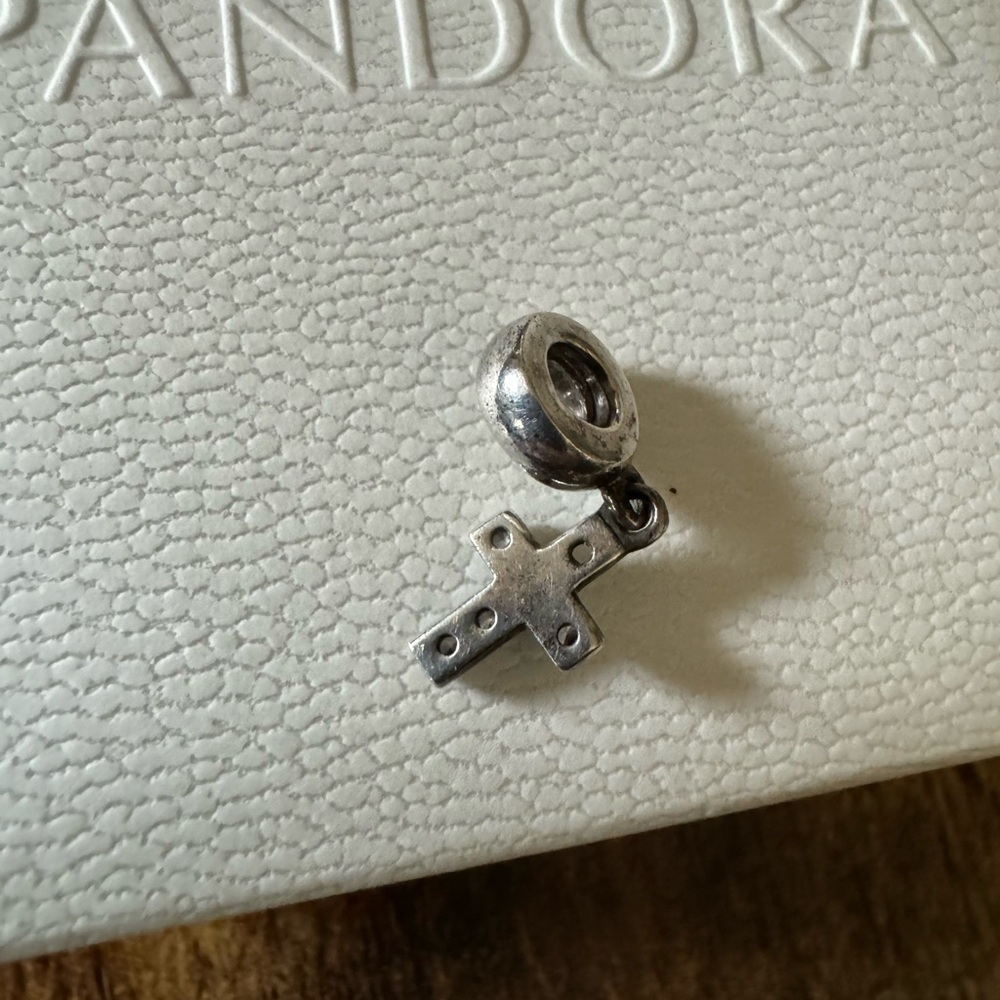 Pandora cross charm - Picture 4 of 4